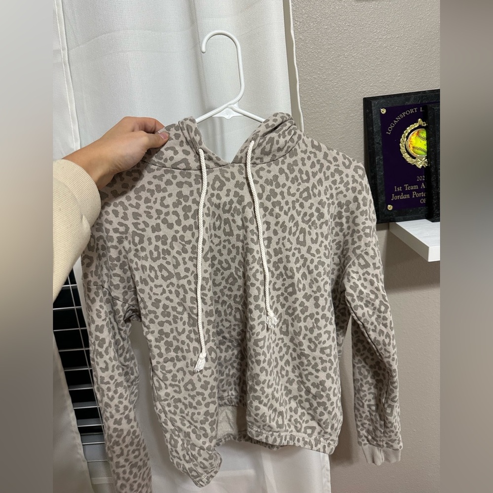 AMERICAN EAGLE CHEETAH PRINT TOP